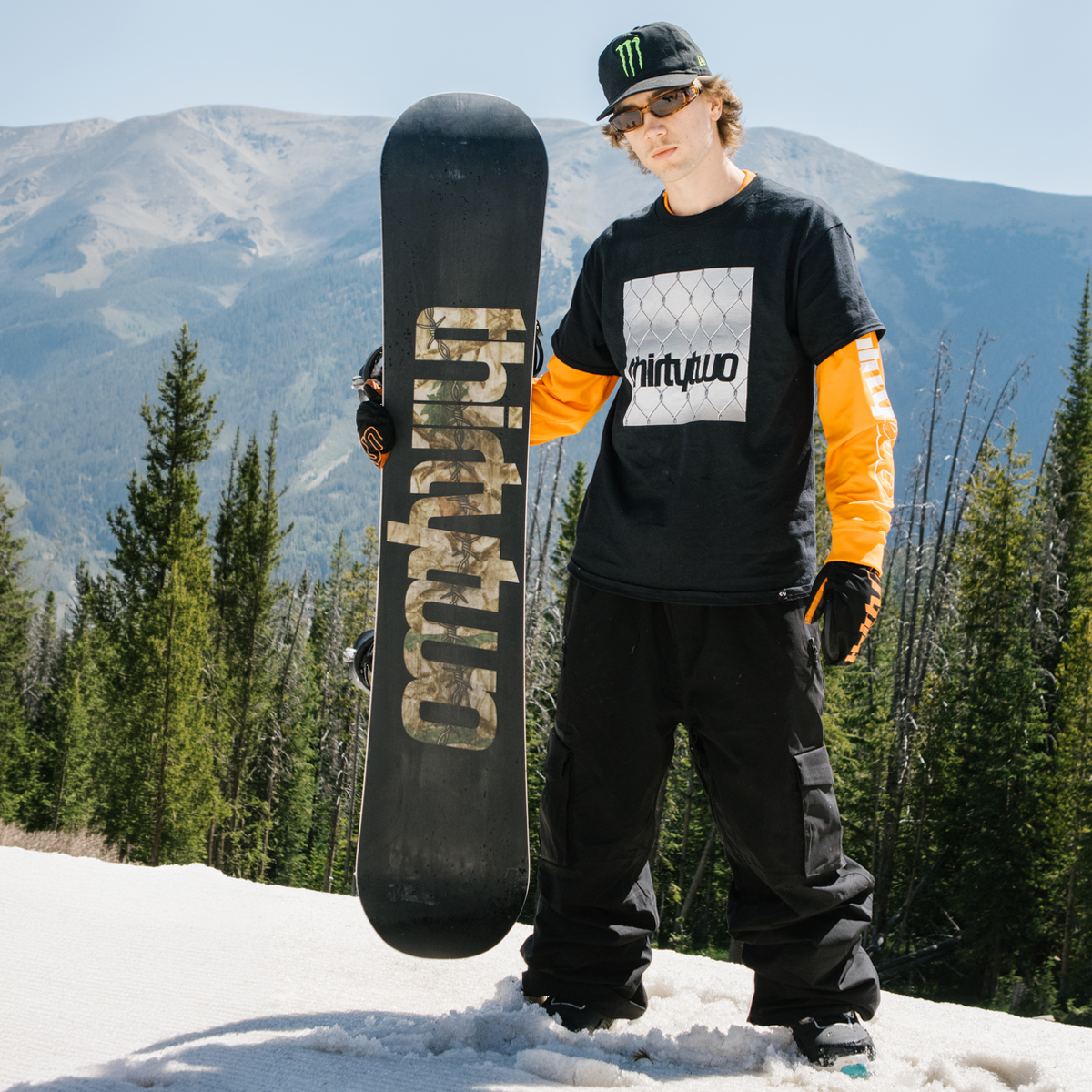  ThirtyTwo T32M with team rider holding board in snow