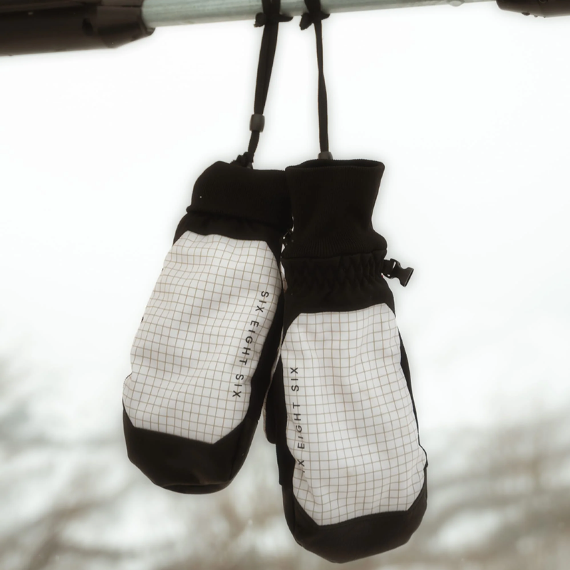 Men's Crush Insulated Mitt in Limestone outdoors