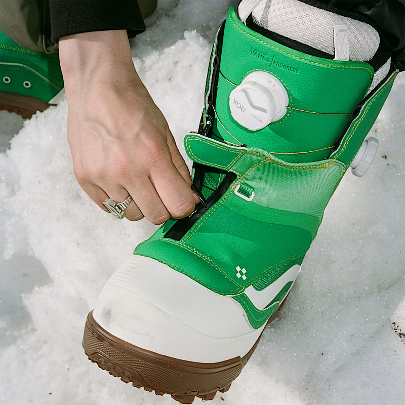 Women's The Progress, Vans Women's The Progress in Green/Yellow on model