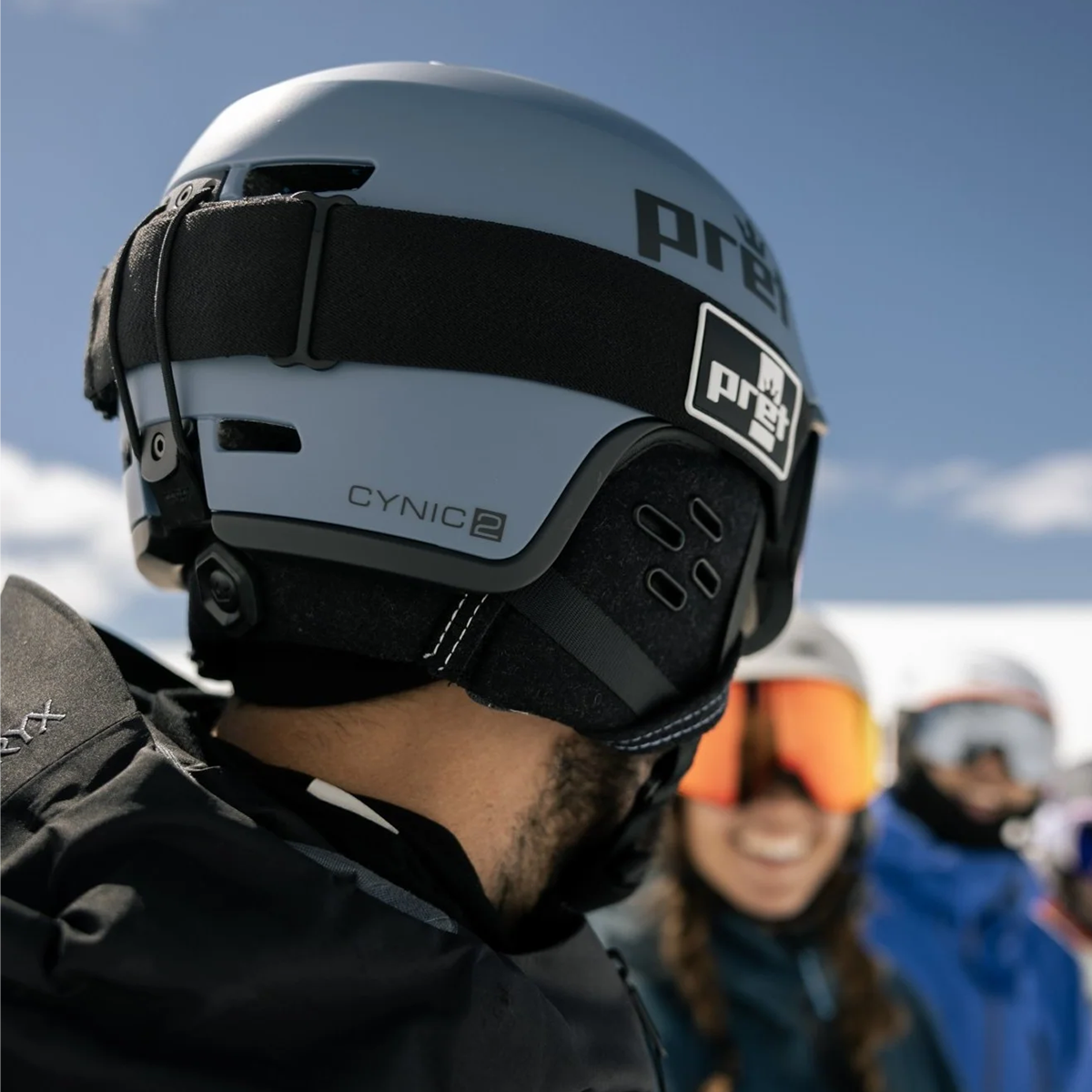 Pret Cynic 2 on skier back view with goggles 