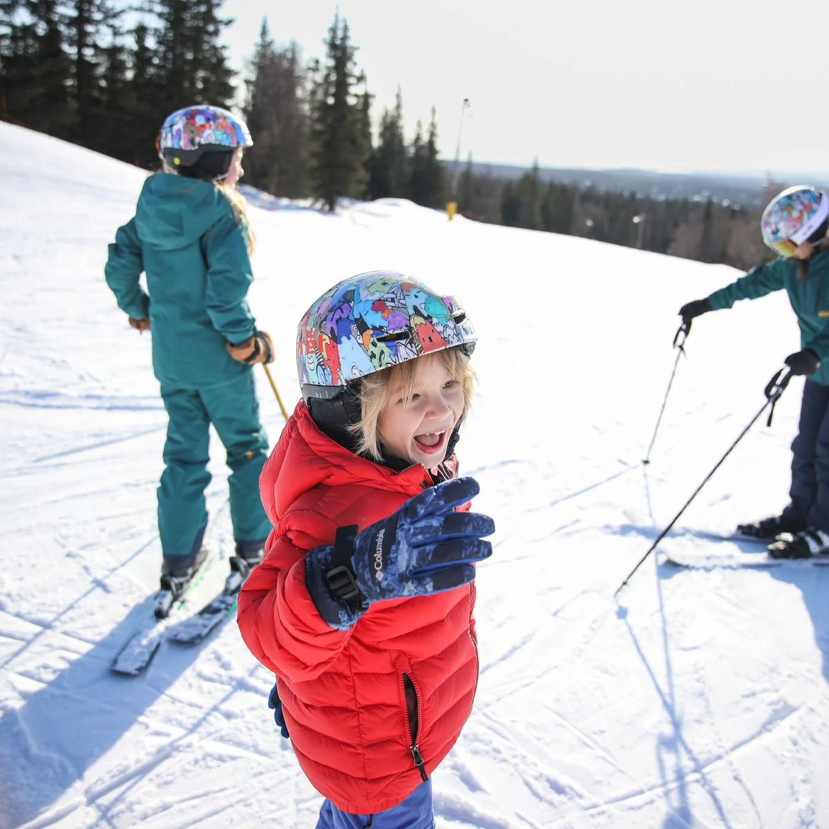 Pret Youth Moxie with three kids on snow 