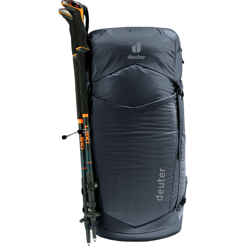 Speed Lite Pro 30, Deuter Speed Lite Pro 30 in Black front with trekking poles