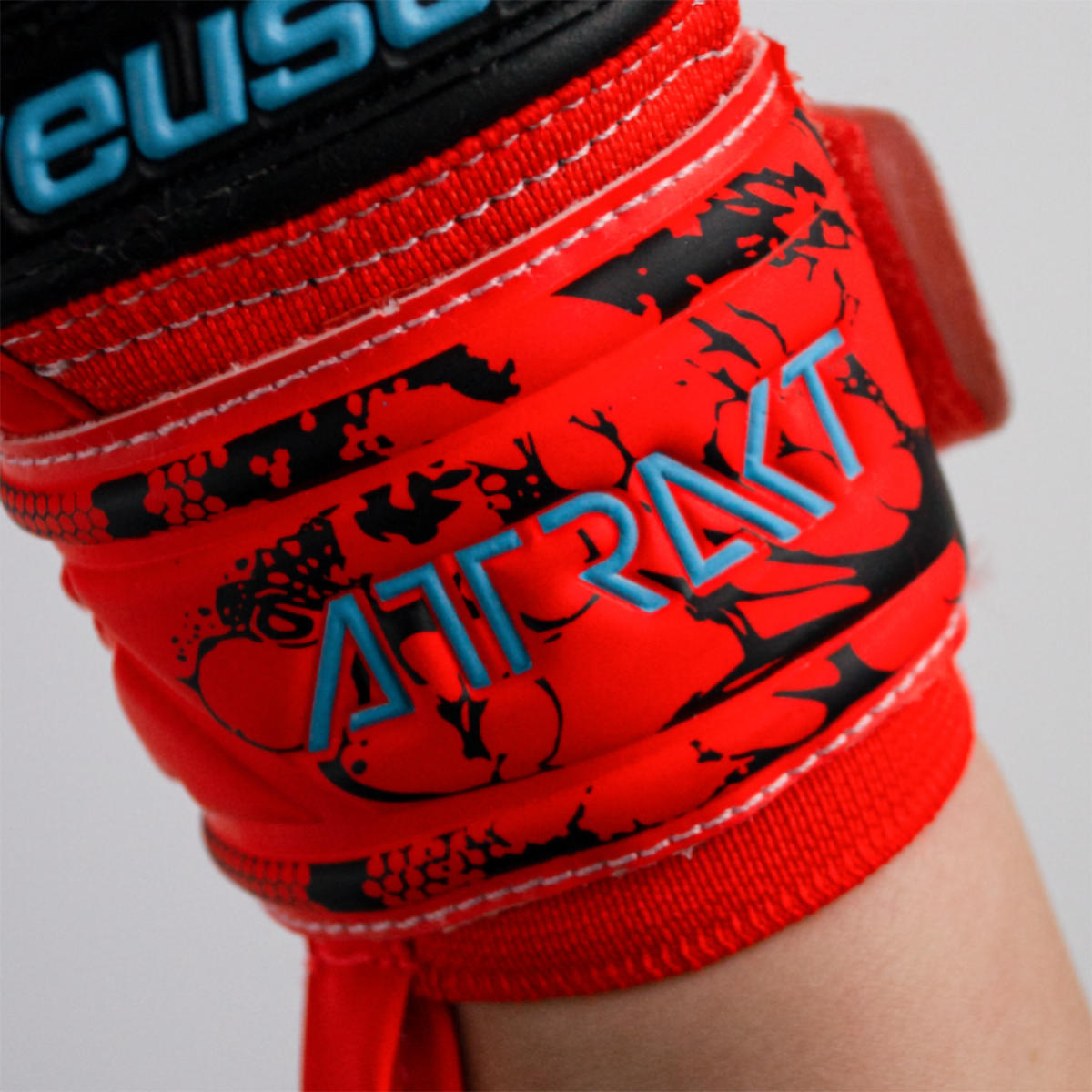 Youth Attrakt Silver 23 Glove alternate view