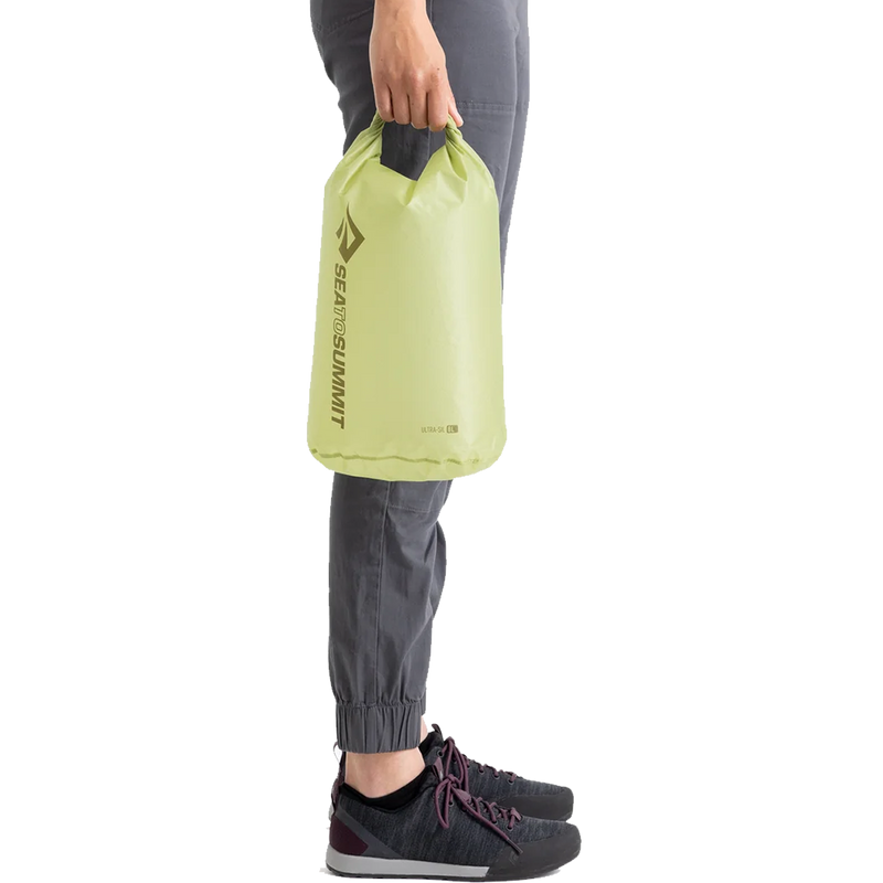 Ultra-Sil Dry Bag 8L, Sea to Summit Ultra-Sil Dry Bag 8L carry
