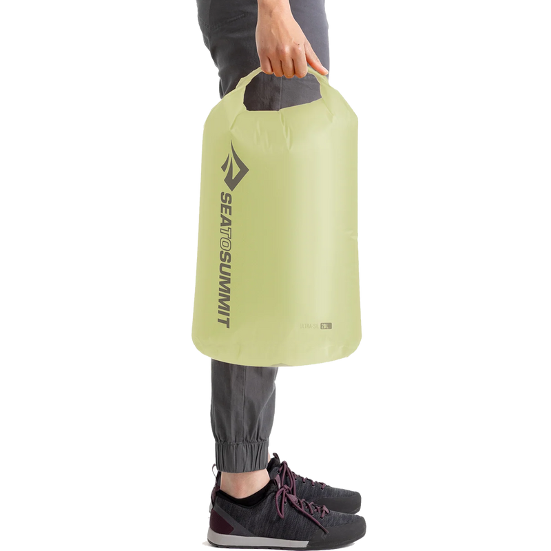 Ultra-Sil Dry Bag 20L, Sea to Summit Ultra-Sil Dry Bag 20L carry