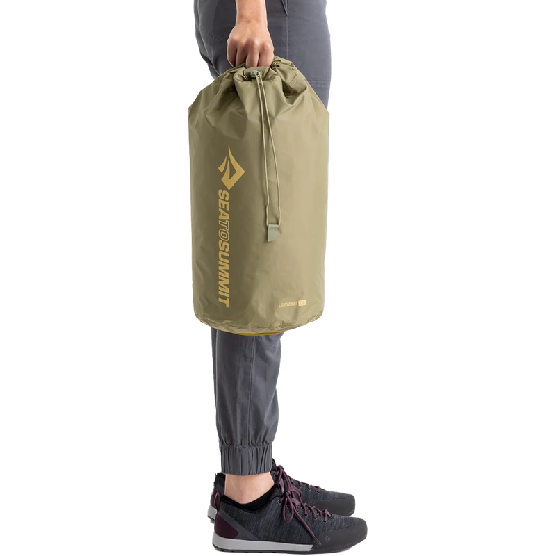Lightweight Stuff Sack 13L, Sea to Summit Lightweight Stuff Sack 13L carry