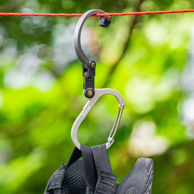 Heroclip Medium, Gear Aid Heroclip Medium hanging on line